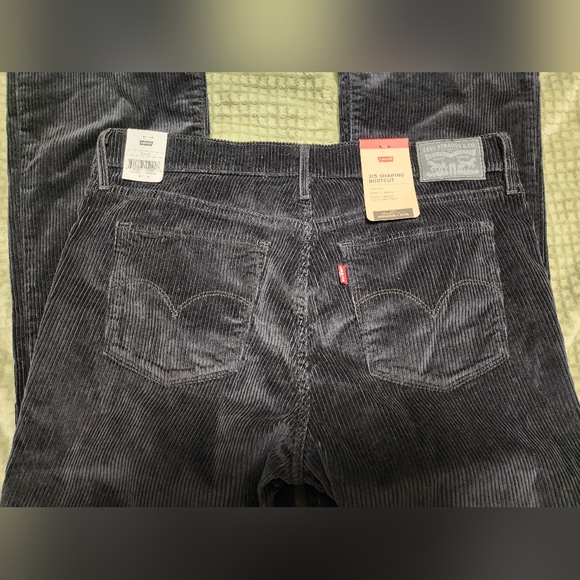 ✨️NWT✨️ Levi's 315 Shaping Boot Cut, Black Corduroy, Size 32 x 30 - Picture 7 of 7